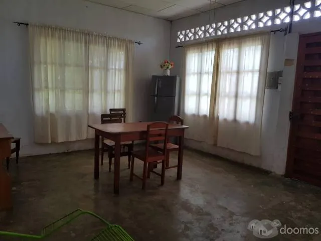 REMATO CASA FUNDO POR MOTIVO VIAJE IQUITOS BUENA UBICACION - 6