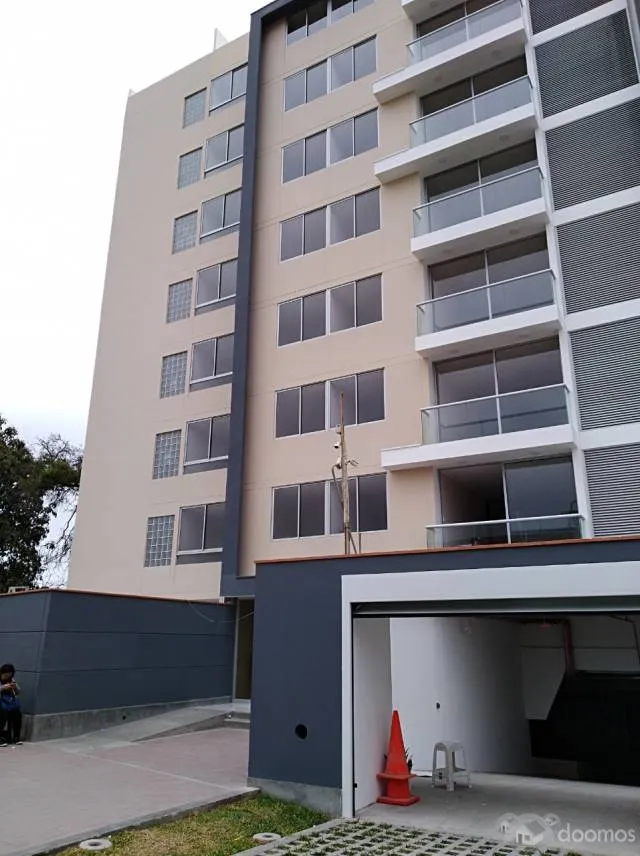 ALQUILO DPTO SEMI ESTRENO 2° Piso CONDOMINIO PLAZA SANTIAGO EN DISTRITO DE SURCO DPTO S/ 1600 Y COCHERA S/150 — foto 2