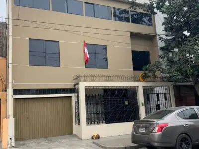 OCASIÓN!! VENDO CASA DE 4 PISOS A PRECIO DE TERRENO URB LAS QUINTANAS