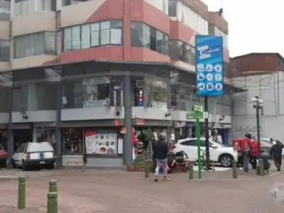 EN VENTA LOCAL COMERCIAL EN MIRAFLORES