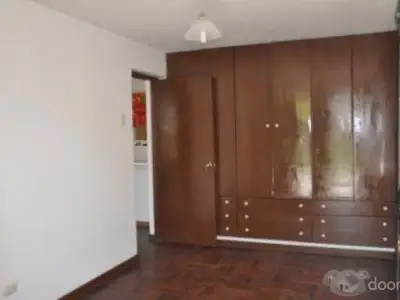 Linda Habitación para SRA. O SRTA  puerta Independiente- San Borja (1er. Piso)