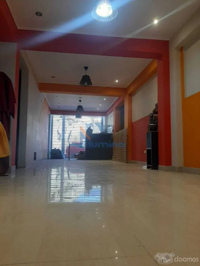 CASA PARA OFICINAS EN AVENIDA COMERCIAL - 4