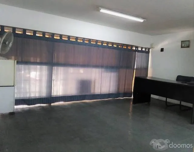 Alquilo local en zona comercial Santa Catalina - La Victoria — foto 4