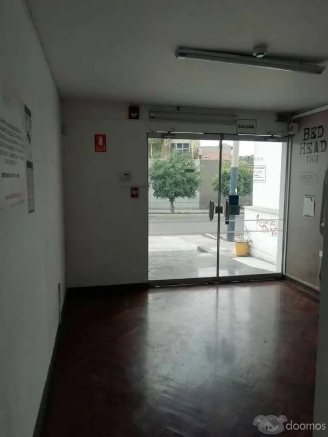 Local comercial u oficina amplia en San Isidro. Lima. — foto 3