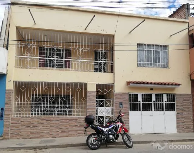 CASA DE DOS PISOS MÁS AZOTEA - 1