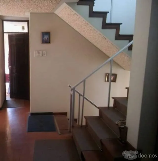 VENTA DE CASA EN JOSELUIS BUSTAMANTE Y RIVERO — foto 2