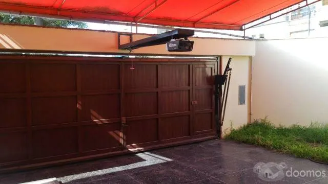 CASA ESQUINA FRENTE PARQUE ZONA RESIDENCIAL SURCO — foto 4