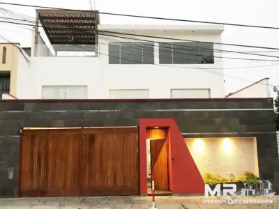 VENCO CASA LISTA PARA VIVIR CERCA A PARQUE