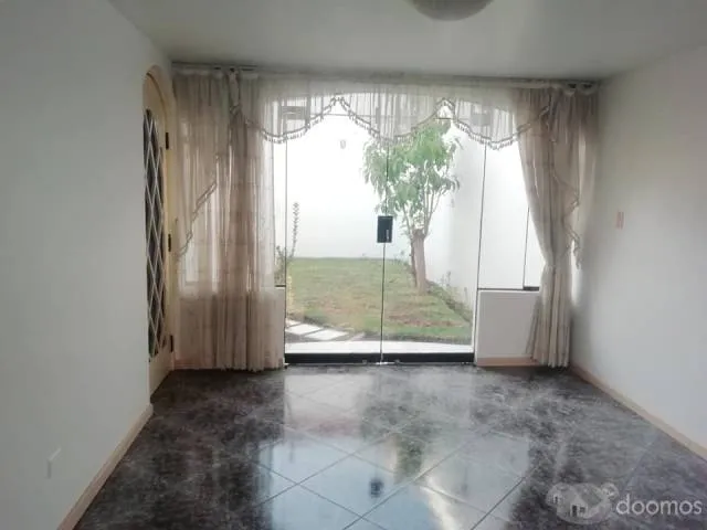 En venta bonita casa en el distrito de Yanahuara - 3