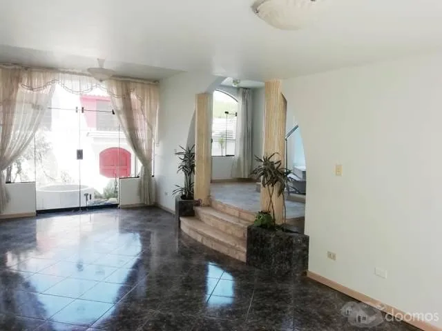 En venta bonita casa en el distrito de Yanahuara - 4