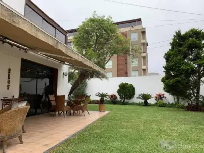 CLIENTE VENDE CASA EN SURCO CDRA. 6 DE LA AV. LA MERCED LIMITE CON MIRAFLORES