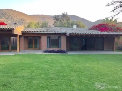 5bedroom, 4.5 single family house in a great location!