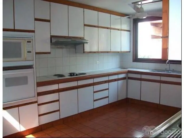 5bedroom, 4.5 single family house in a great location! - 2
