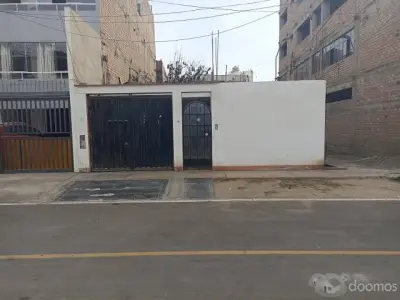 Vendo casa frente a parque, zona residencial