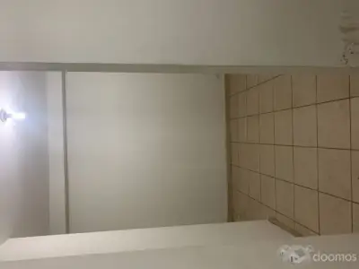 Se alquila primer piso con cochera y minidepartamento