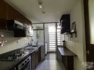 AMPLIO Y FUNCIONAL DEPARTAMENTO CON PATIO EN VENTA, 2DO PISO, 105 M2, MIRAFLORE