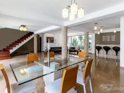 HERMOSA CASA EN ZONA EXCLUSIVA DE SURCO
