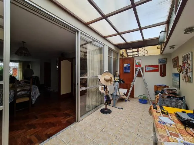 única casa de 3 pisos  cerca peruano japonés — foto 4