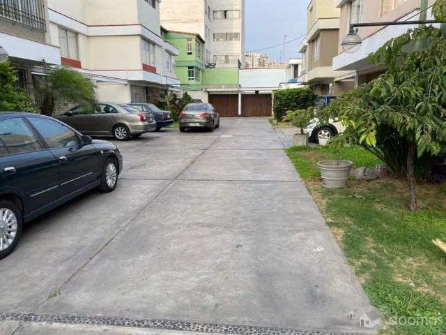 única casa de 3 pisos  cerca peruano japonés — foto 6