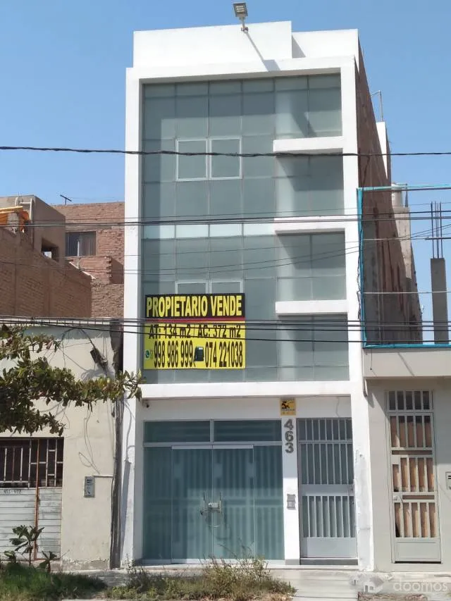 Edificio de 3 pisos en venta - 1