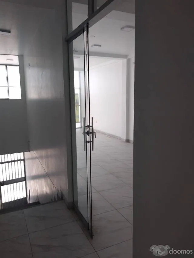 Edificio de 3 pisos en venta - 3