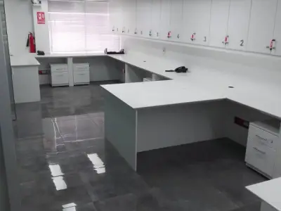 Oficina + dos estacionamientos en Miraflores