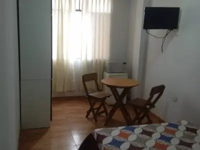ALQUILO HABITACION AMOBLADA-COCHERA HUACHO