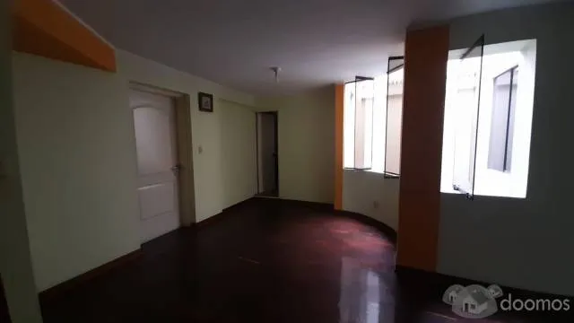 Vendo Amplio Departamento 3 Habitaciones en Zona Comercial de La Molina — foto 2