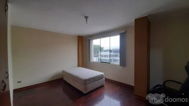 Vendo Amplio Departamento 3 Habitaciones en Zona Comercial de La Molina — foto 5