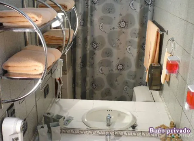 Vendo Hostal con Licencia para uso de hospedaje, Consultorios, Casa de Reposo, Casa de estudiantes, etc — foto 8
