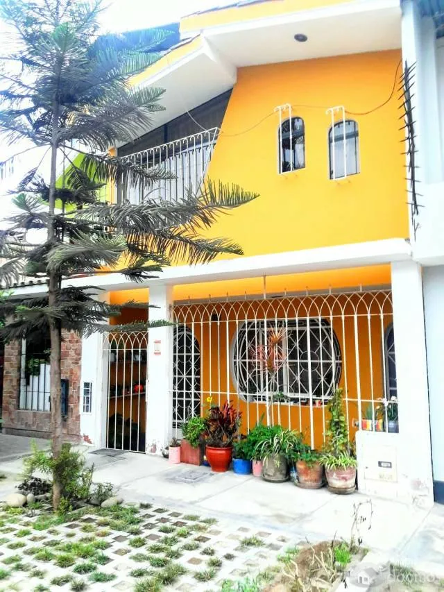 SE REMATA CASA DE 02 PISOS EN TABLADA - REF:CLUB ZONAL FLOR DE AMANCAES - VMT — foto 2