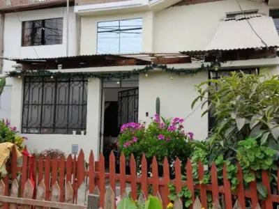Venta de casa frente a parque