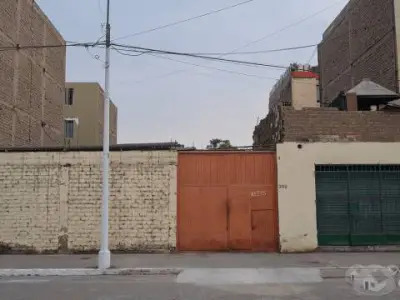 Amplio Terreno Comercial con Dos Frentes