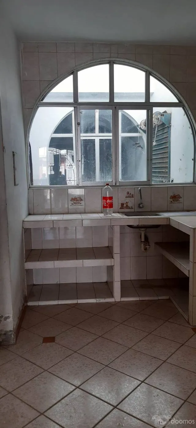 SE VENDE CASA EN URBANIZACIÓN MIRAFLORES - CHICLAYO, A UNA CUADRA DEL MALL AVENTURA. — foto 3