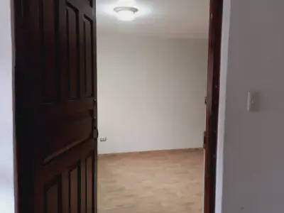 ALQUILO AMPLIO DEPARTAMENTO EN PRIMER  PISO