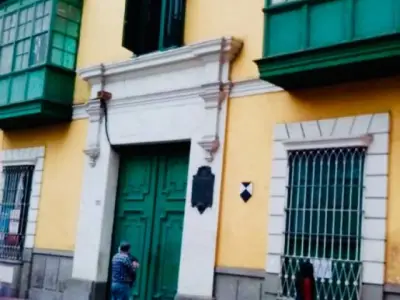Casona de dos pisos en el Centro Historico de Lima
