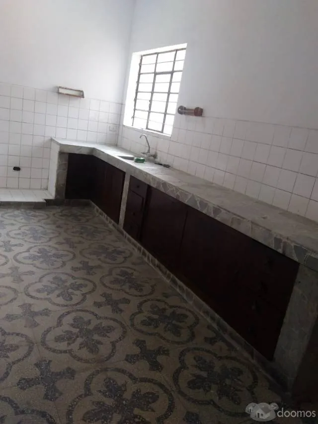 Gran Casa Familiar con Cochera y Jardín — foto 7