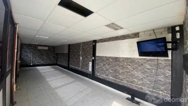 ALQUILO LOCAL COMERCIAL/INDUSTRIAL CON ALMACEN Y OFICINAS - 1