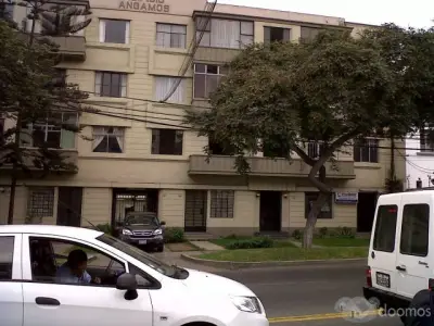 Dpto. remodelado en lí,mite Miraflores - San Isidro