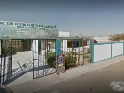 Se vende local de 2125m2, totalmente cercado en material concreto, área construida de 980m2.