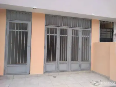 EN VENTA AMPLIO LOCAL DE 120 M2 EN RIMAC