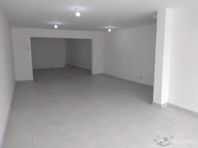 EN VENTA AMPLIO LOCAL DE 120 M2 EN RIMAC — foto 2