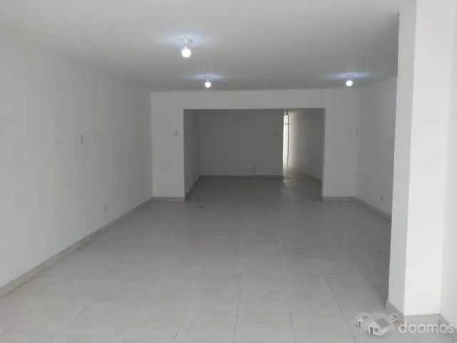 EN VENTA AMPLIO LOCAL DE 120 M2 EN RIMAC — foto 3