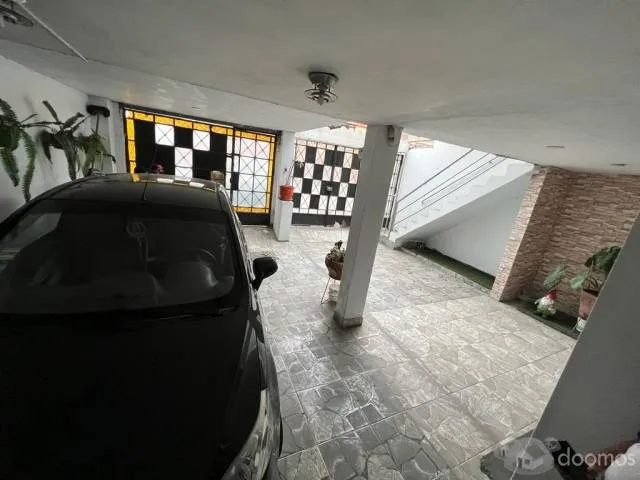 VENDO HERMOSA CASA  DE 3 PISOS MAS AZOTEA CON 2 ESTACIONAMIENTOS A UNA CUADRA MALL PLAZA COMAS — foto 4