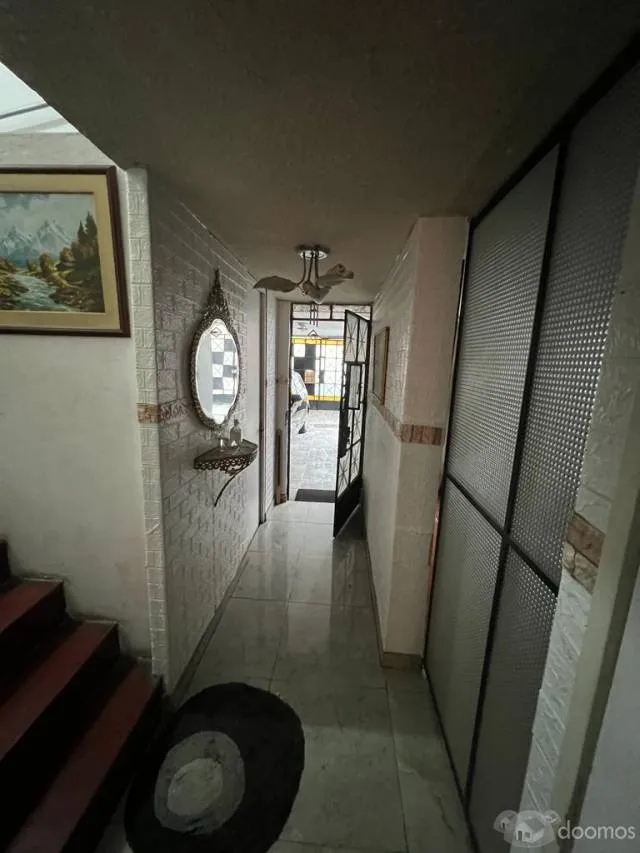VENDO HERMOSA CASA  DE 3 PISOS MAS AZOTEA CON 2 ESTACIONAMIENTOS A UNA CUADRA MALL PLAZA COMAS — foto 5