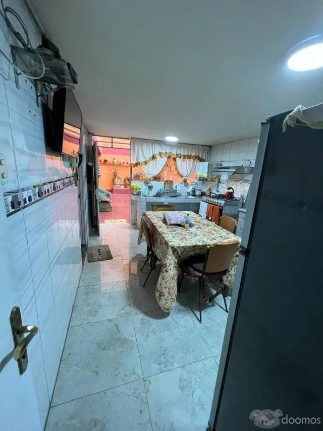 VENDO HERMOSA CASA  DE 3 PISOS MAS AZOTEA CON 2 ESTACIONAMIENTOS A UNA CUADRA MALL PLAZA COMAS — foto 6