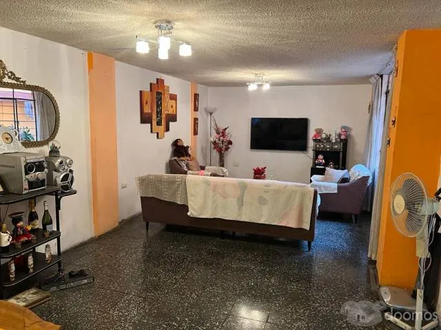 VENDO HERMOSA CASA  DE 3 PISOS MAS AZOTEA CON 2 ESTACIONAMIENTOS A UNA CUADRA MALL PLAZA COMAS — foto 8