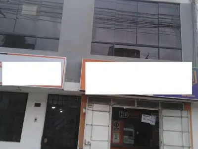 Vendo Casa de 2 pisos y 2 locales comerciales en plena Avenida
