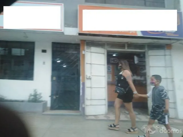 Vendo Casa de 2 pisos y 2 locales comerciales en plena Avenida — foto 4