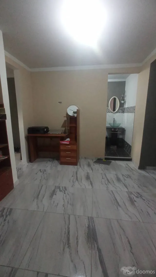 Casa de 2 pisos: material noble,  con buenos acabados. Cel. 9/4/5/1/6/4/9/7/8 - 5
